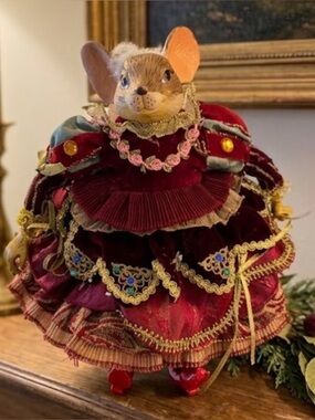 Vintage Collectible Resin Decorative Whimsical 13”H Ornate Holiday Dress Mouse